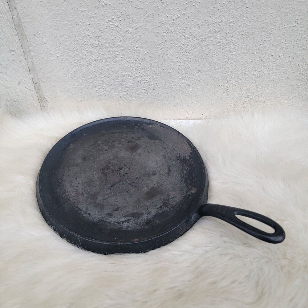 Griswold no. 8  Cast Iron Griddle Large Block 608